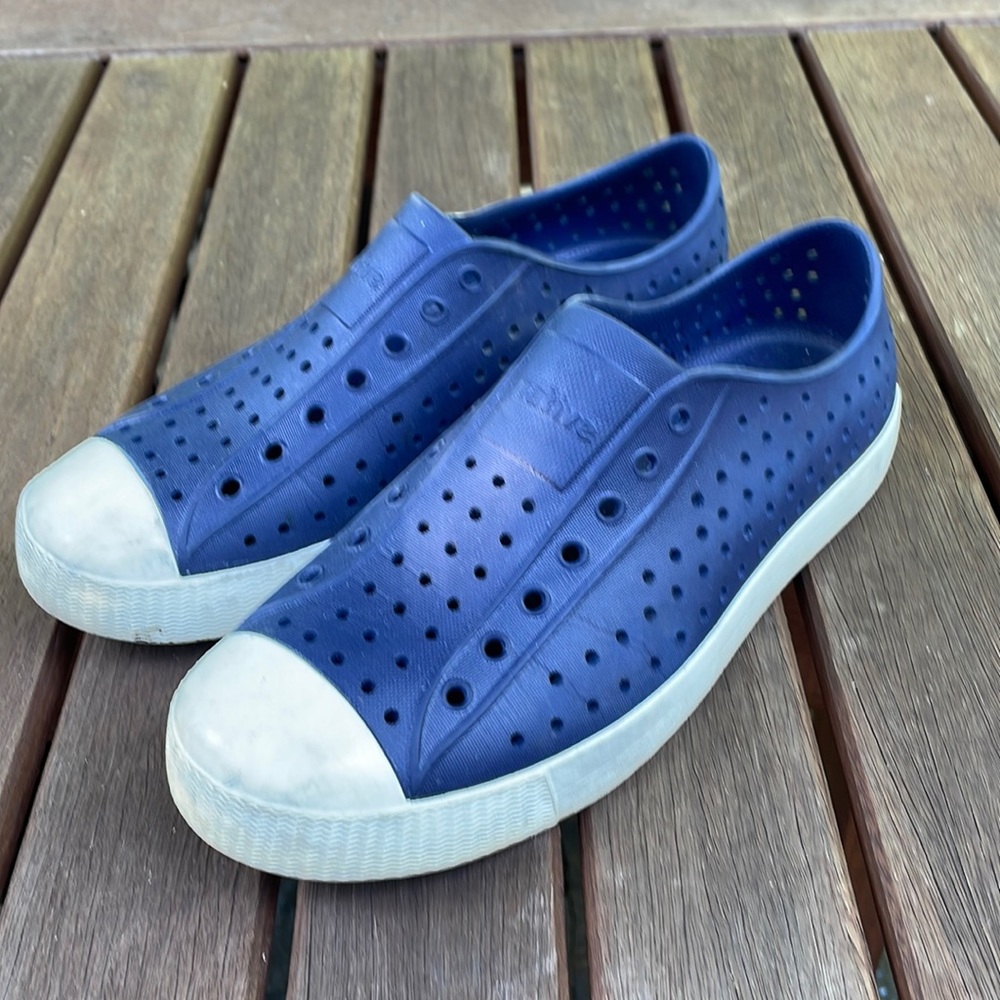 Native Jefferson navy blue white cap shoes Big kids size J6